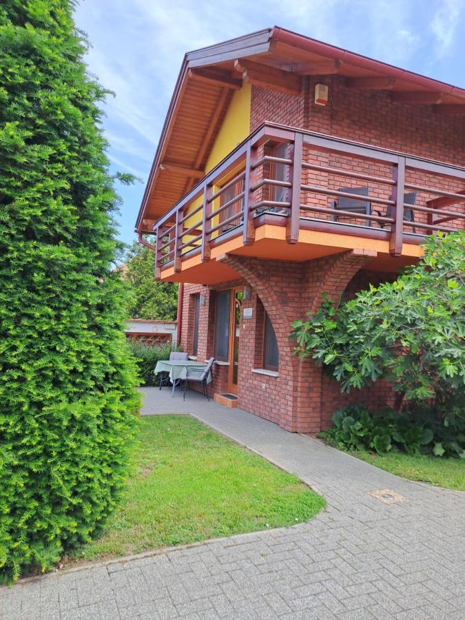 Rozmaring Apartmanok Gyula Luaran gambar