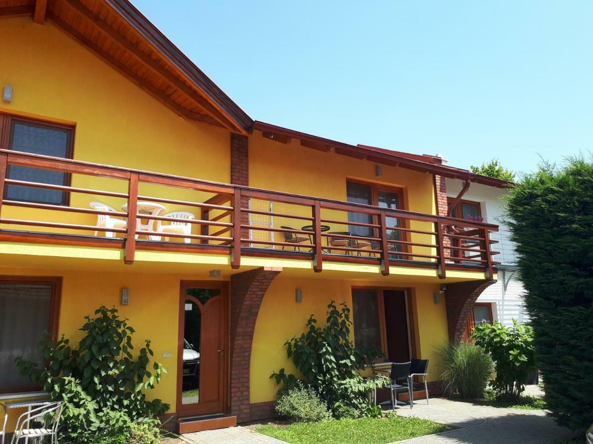 Rozmaring Apartmanok Gyula Luaran gambar
